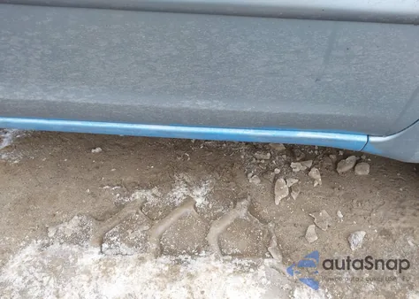 2010 Toyota Sienna Le z USA, uszkodzony, nr VIN 5TDJK4CC6AS031098